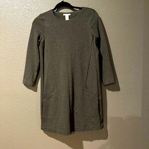 XS H&M knee length two pocket full sleeve dress perfect to wear with boots